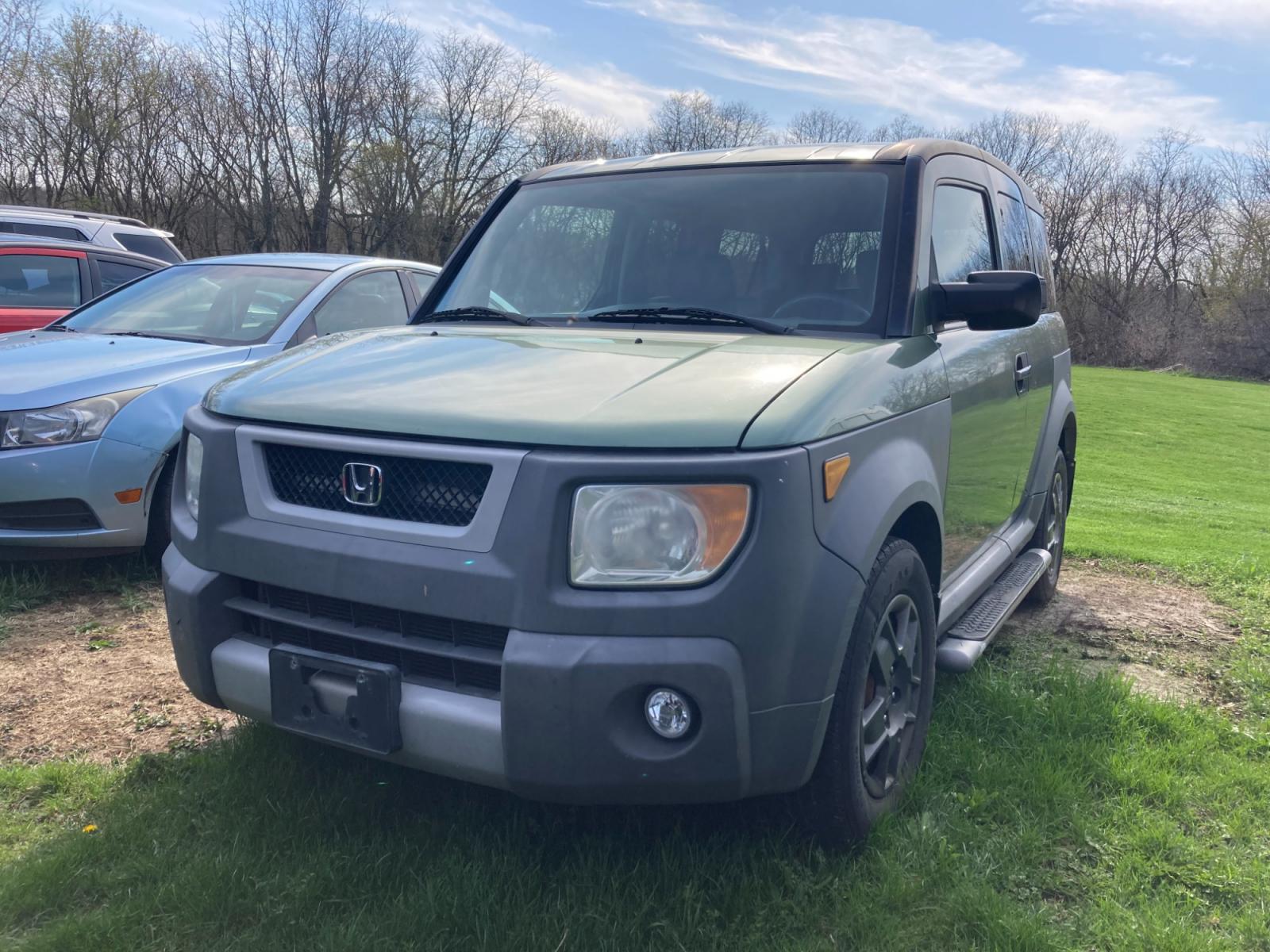 2005 Green Met Honda Element LX 2WD 4-spd AT (5J6YH18385L) with an 2.4L L4 DOHC 16V engine, 4-Speed Automatic Overdrive transmission, located at 1800 South Ihm Blvd, Freeport, IL, 61032, (815) 232-5543, 42.278645, -89.607994 - Photo #0